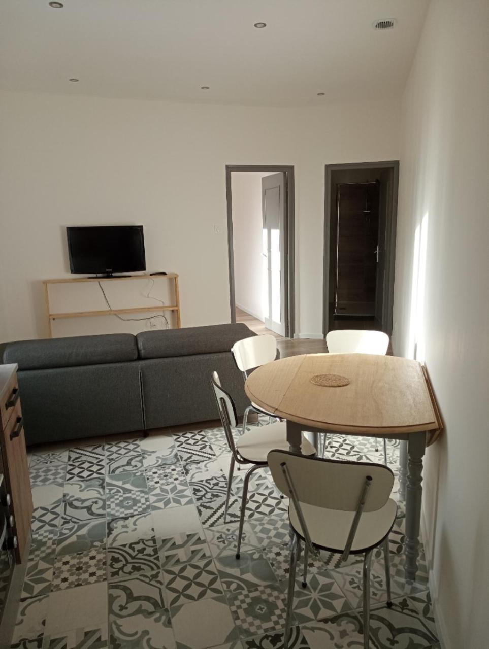 Appart Proche Toutes Commodites Souvigny Luaran gambar